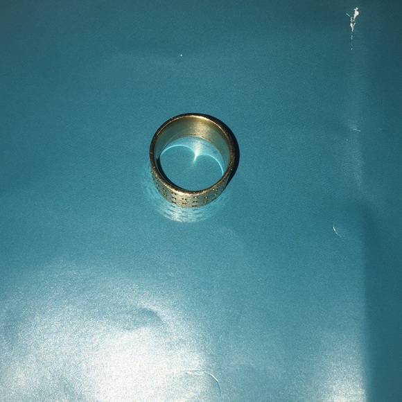 Ring - Picture 4 of 4